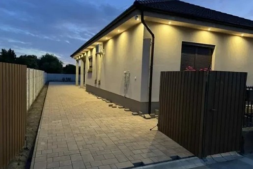 Térkövezés és fürdőszoba felújítás